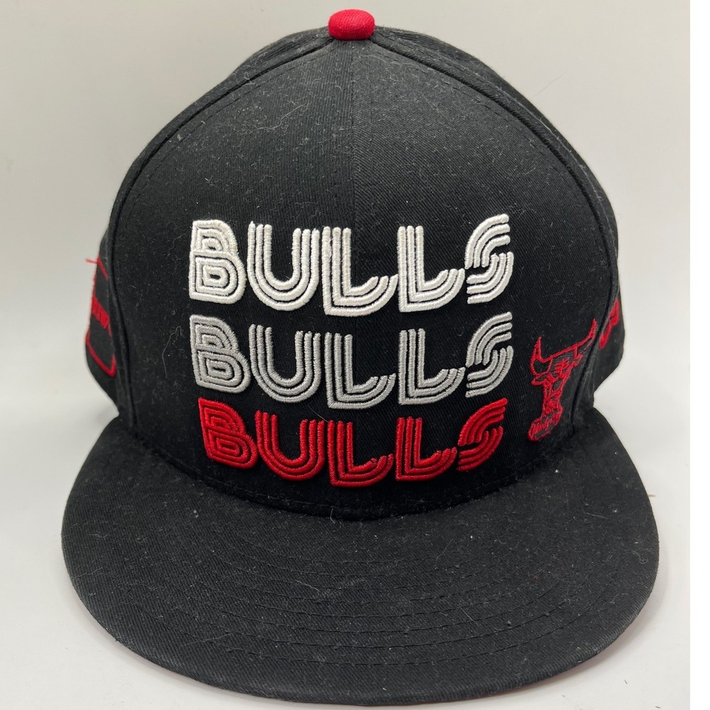 New Era Chicago Bulls 9FIFTY Snapback Hat Black Red NBA Hardwood Classics M-L